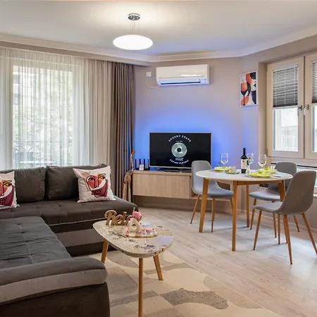 Luxury Kapana דירה *